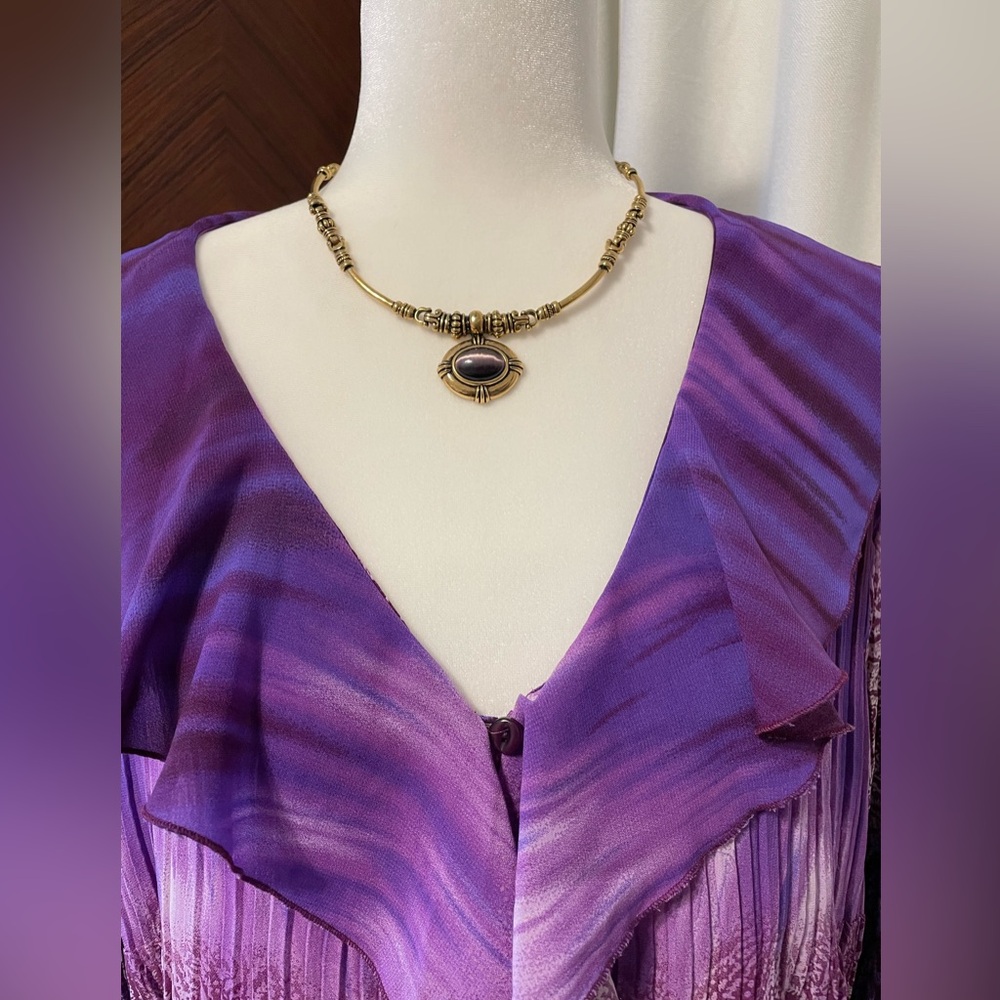 EUC. Women’s 2X Purple paisley 2/4 sleeve blouse.
